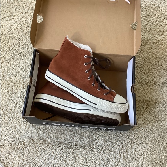 WOMEN’S ALL STAR CONVERSE - Picture 1 of 4